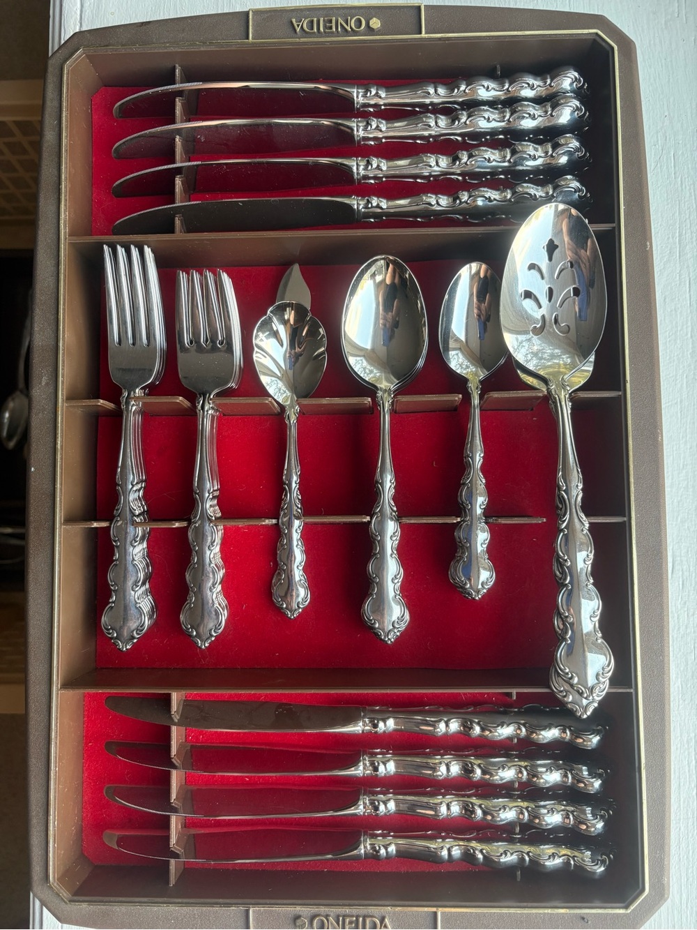 VINTAGE Oneida Pembroke Stainless Flatware Set
